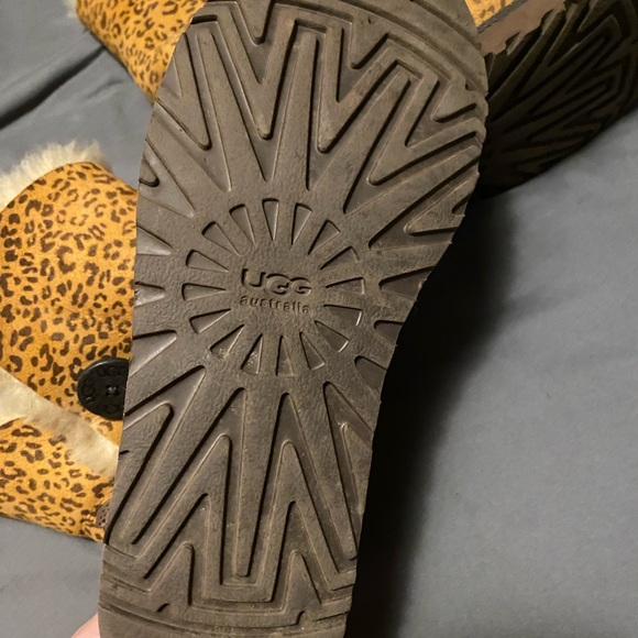 Ugg boots size 9 - Picture 3 of 5